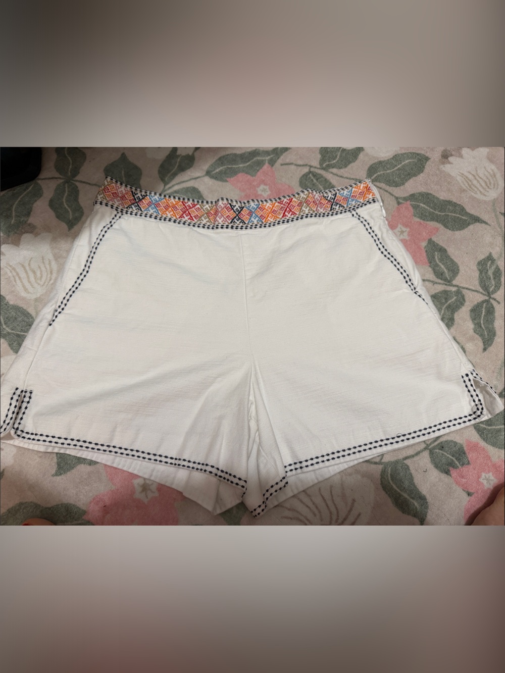 GAP White Shorts with Multicolor Embroidered Waistband